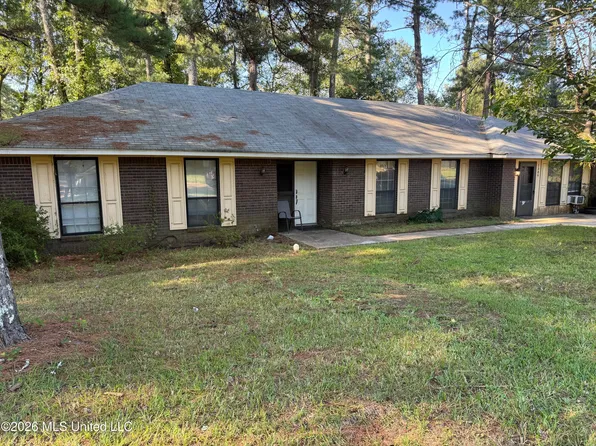 1309 Canterbury Ln, Jackson, MS 39212