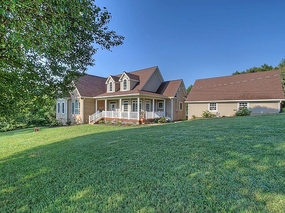 4th image of 855 Sycamore Shoals Dr
