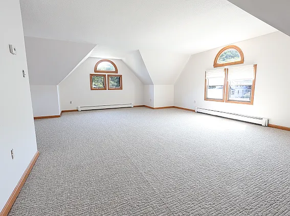 3 bed, 1.5 bath, 1340 sqft, $4,500 — Photo 2