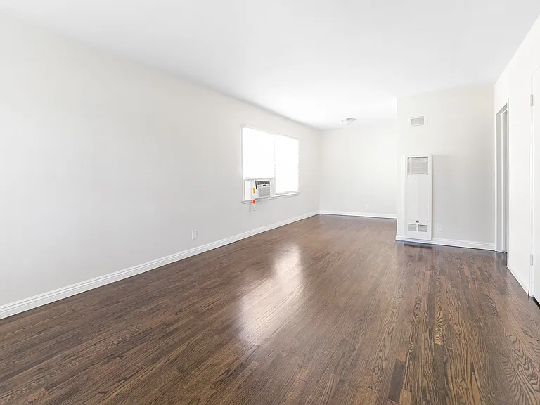 12309 Oxnard St #3 — Photo 6