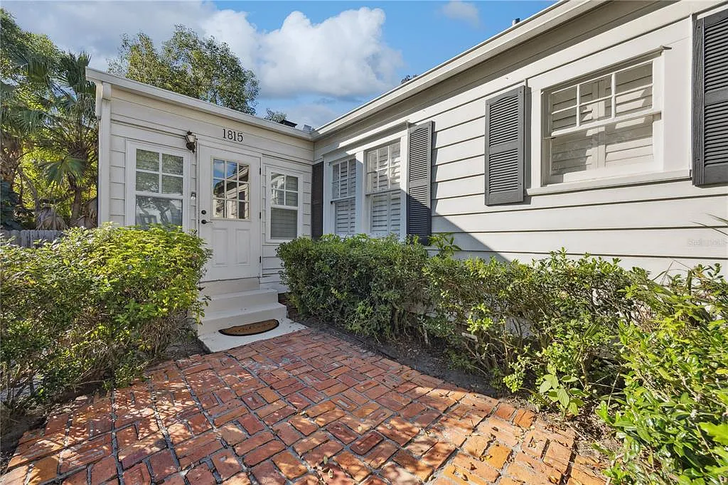 2 bed, 1.0 bath, 1126 sqft, $2,500 — Photo 3