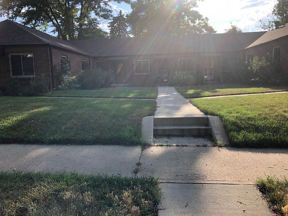 View of 5 plex from the street.