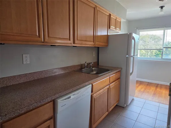 14 Pavilion Rd APT 7, Suffern, NY 10901