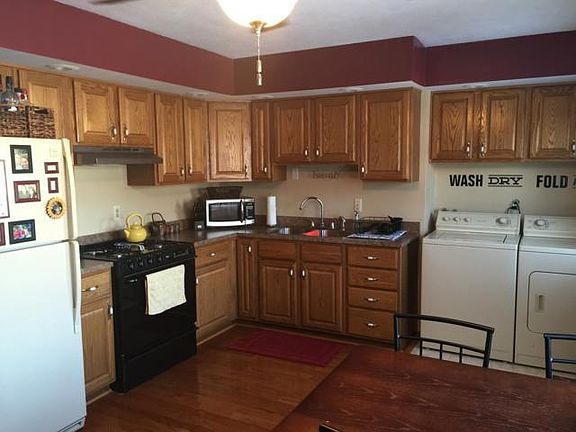 4th image of 3810 Greenmont Dr
