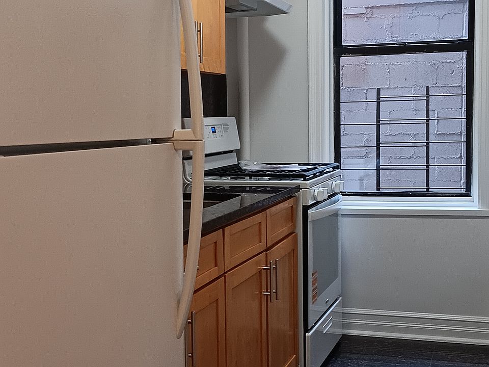 1st image of 4580 Broadway #V