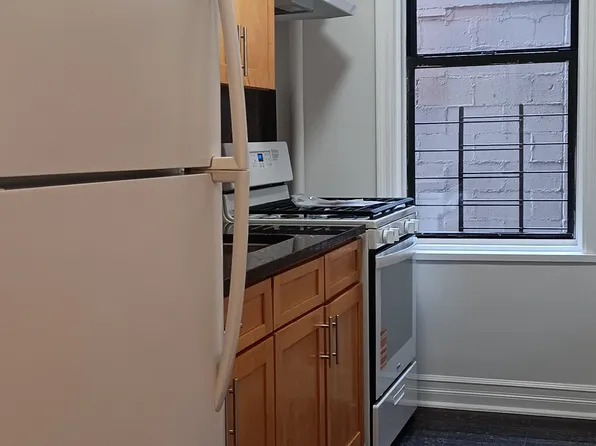 4580 Broadway image 1 of 14