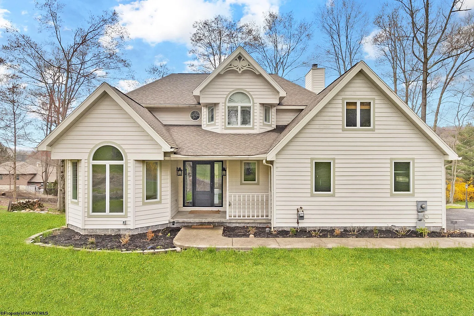 15 Lakeside Dr photo 1