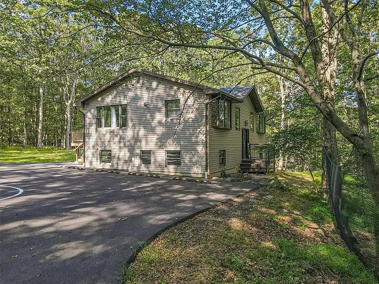 115 White Oak Ct — Photo 4