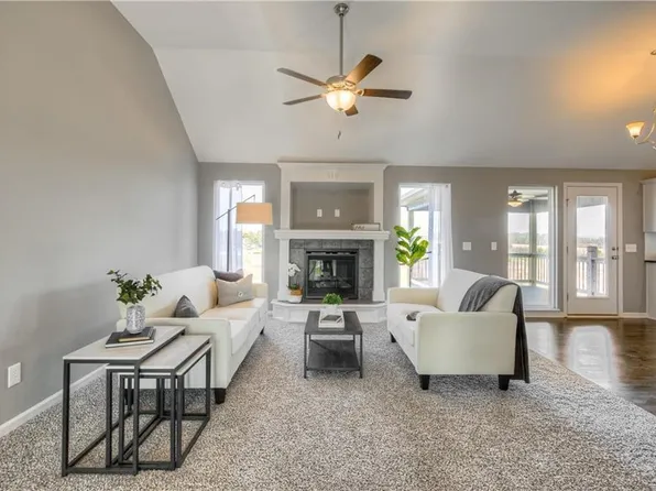 4803 NE 102nd St, Kansas City, MO 64156