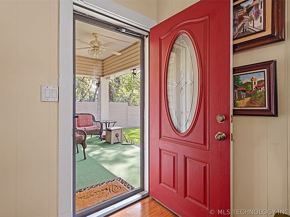 3rd image of 1105 Bixby St