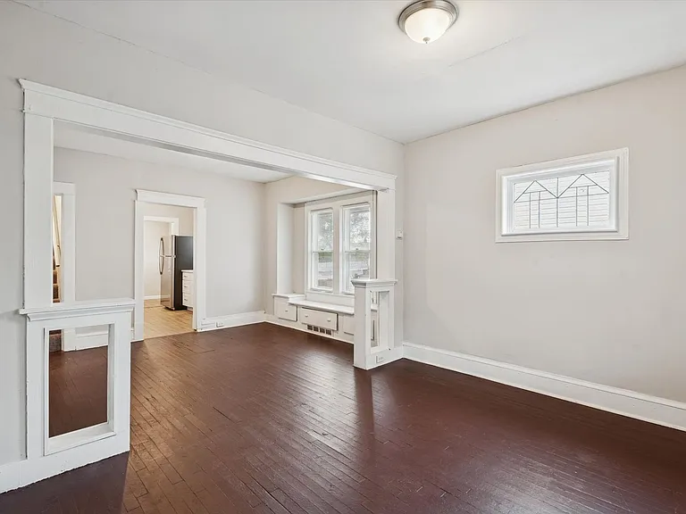 2302 Saratoga Ave — Photo 3