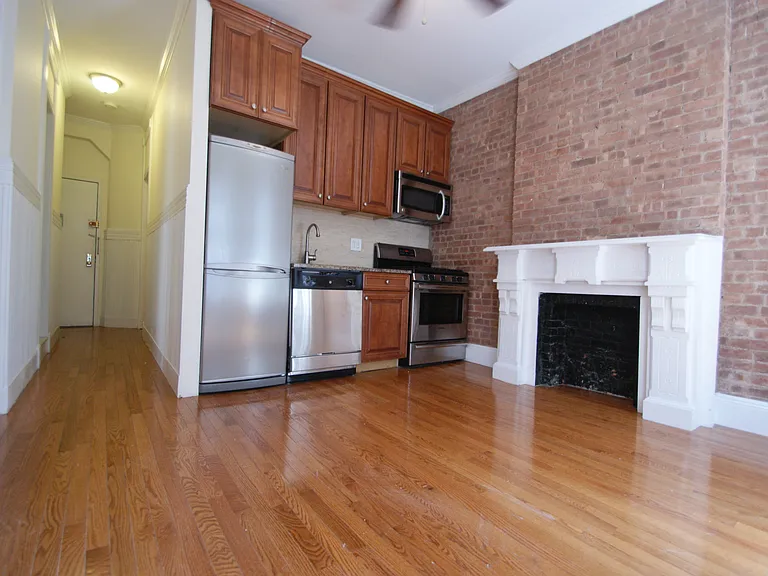 42 Morton St #9 — Photo 3