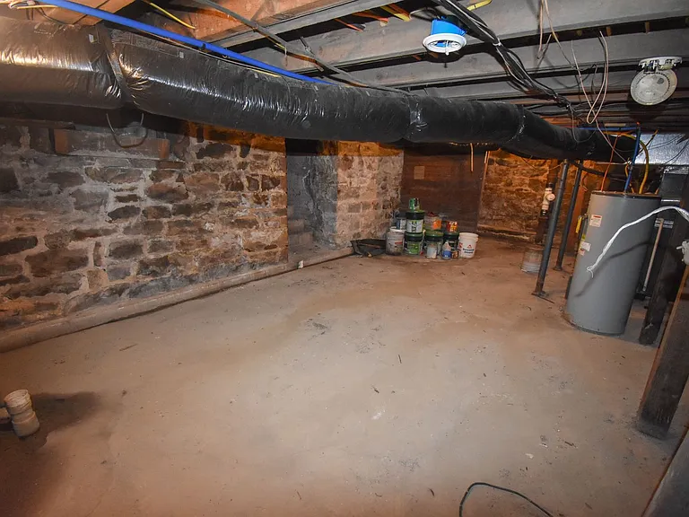 309 Center St — Photo 23