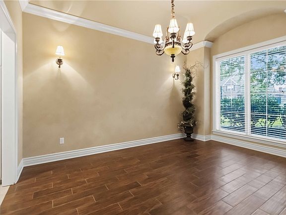 5th image of 5401 S 44th St