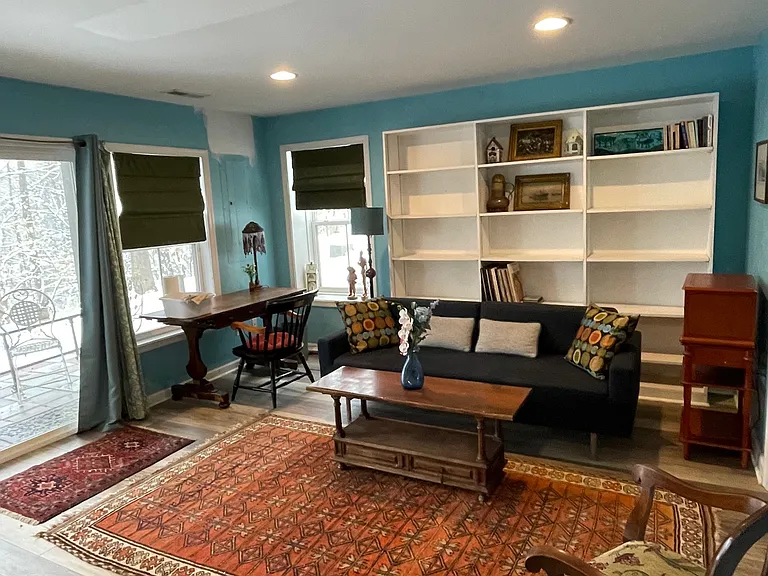 108 Melbourne Park Cir — Photo 3