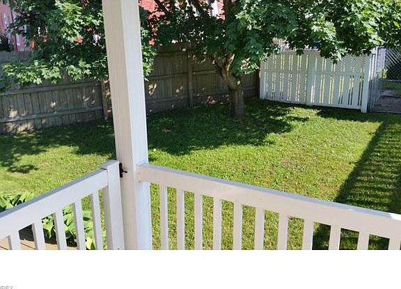 4th image of 422 Ray Ave NE