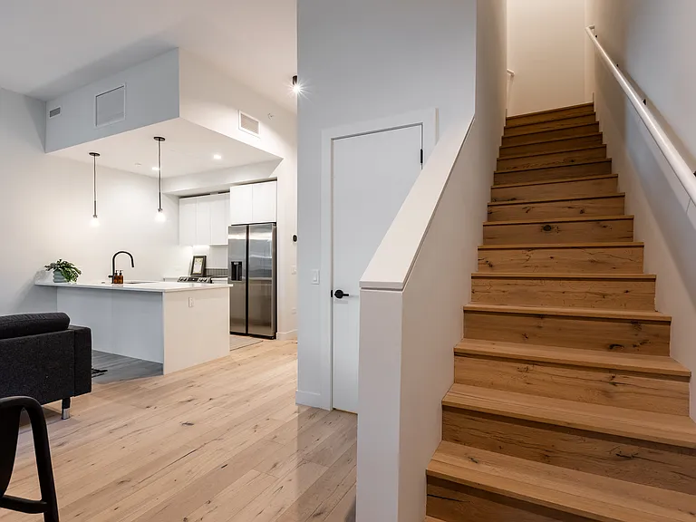 1700 Oak #01 (former model unit)