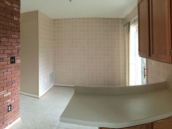 Large Eat-In Kitchen