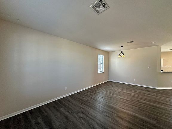 2nd image of 202 Crowfoot Dr