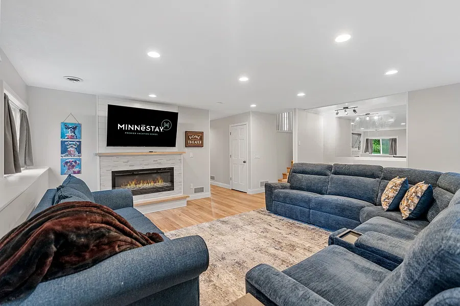 2 bed, 2.5 bath, 1924 sqft, $3,000 — Photo 2