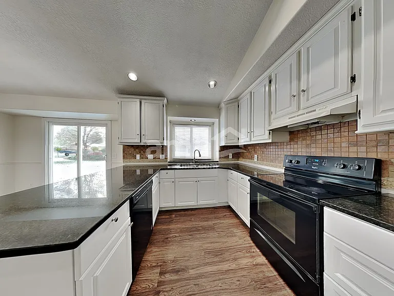 1484 N 400 W — Photo 3
