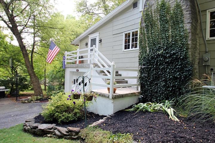 2nd image of 67 Brookwood Pl