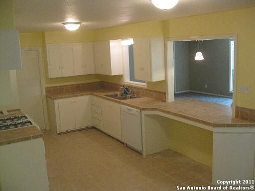 3rd image of 215 Goodhue Ave