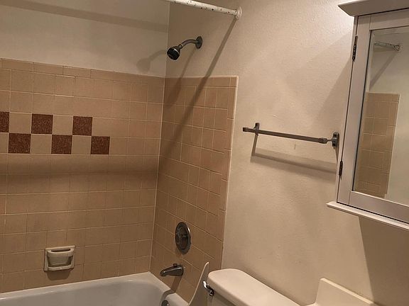 3rd image of 9400 Ravenna Ave NE APT 1