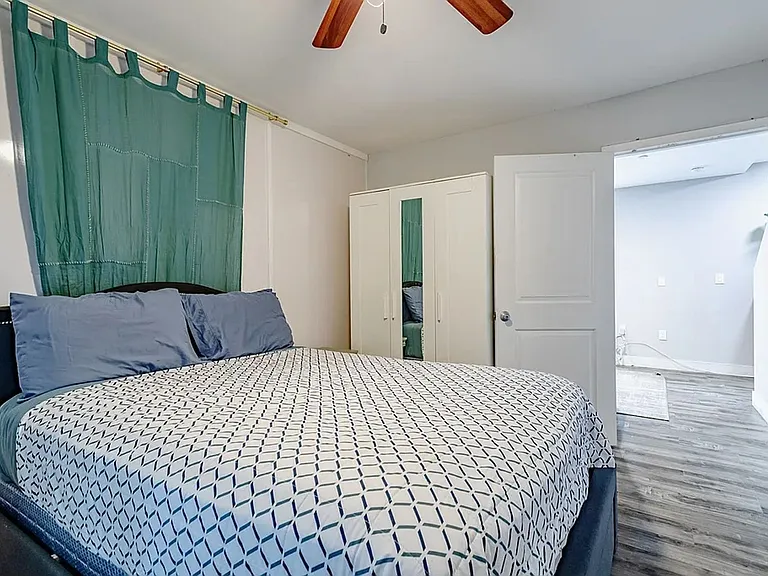 1252 W 37th Dr — Photo 9