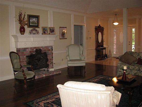 3rd image of 6216 Sheridan Oaks Dr