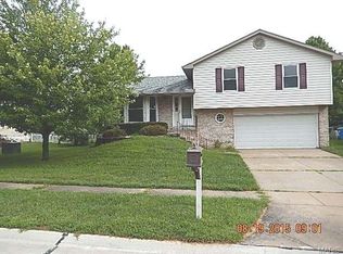 932 Apricot Dr, Saint Charles, MO 63301