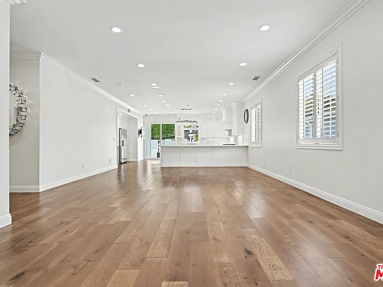 1908 S Durango Ave — Photo 2