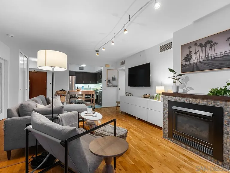500 W Harbor Dr #504 — Photo 14