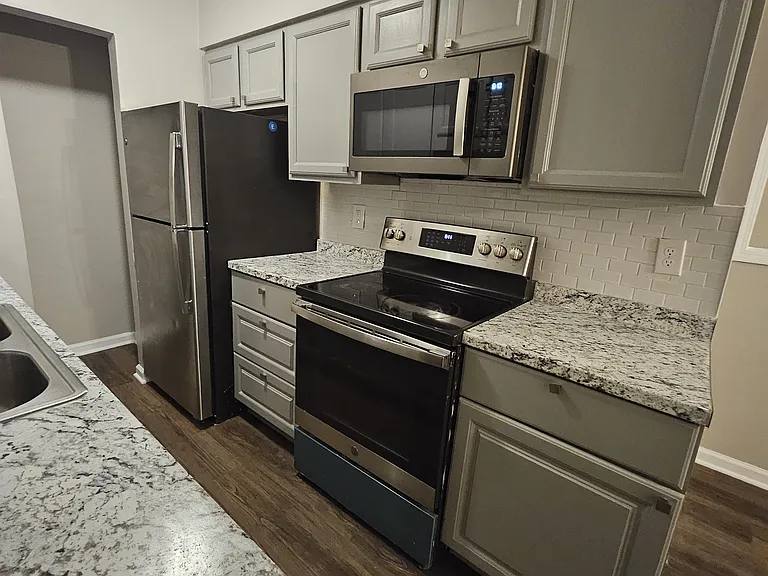 1202 Patton Creek Ln — Photo 5