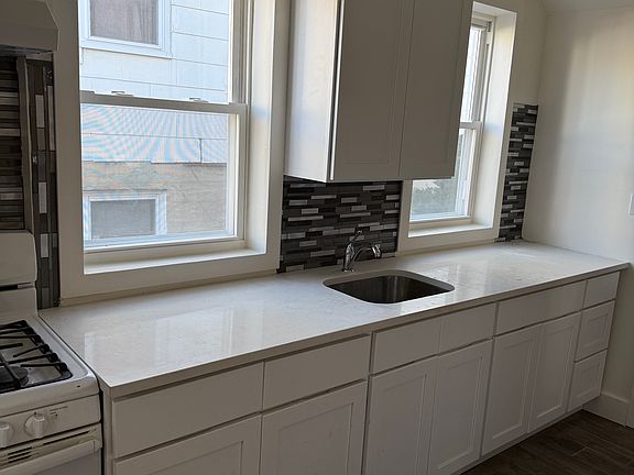 3rd image of 3971 Amundson Ave