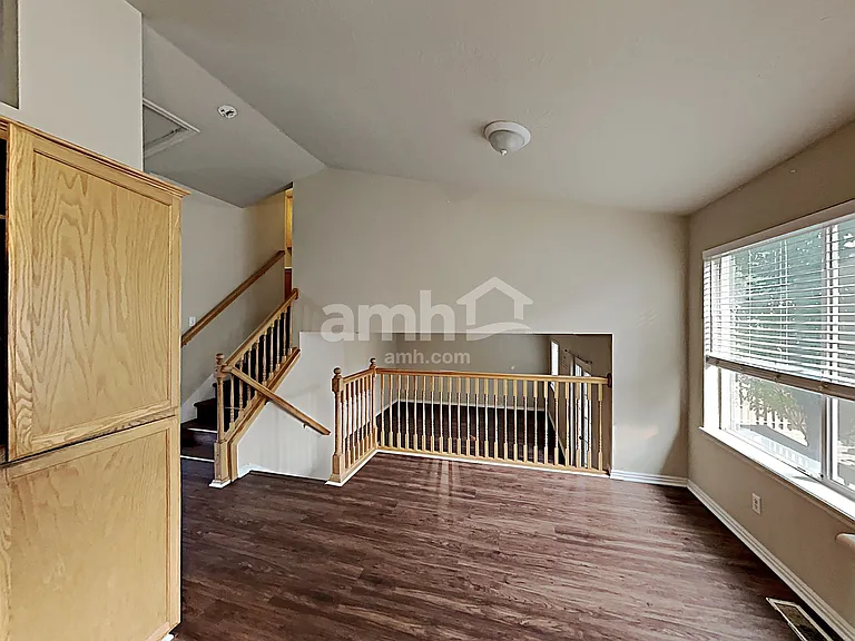 1452 S Stoker Ln — Photo 6