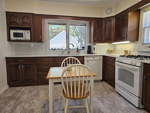4th image of 2236 Tipperary Rd
