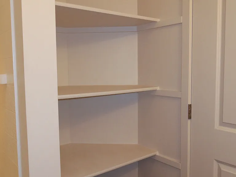 Shelley Apartments — Photo 12
