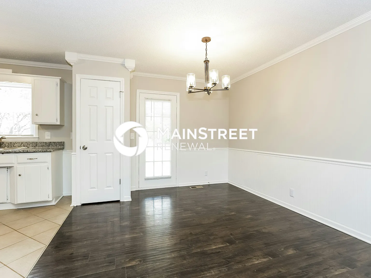 324 Mayflower Dr — Photo 4