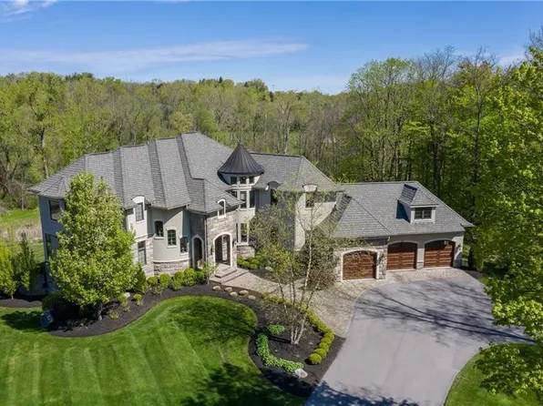 10 Epping Wood Trl, Pittsford, NY 14534