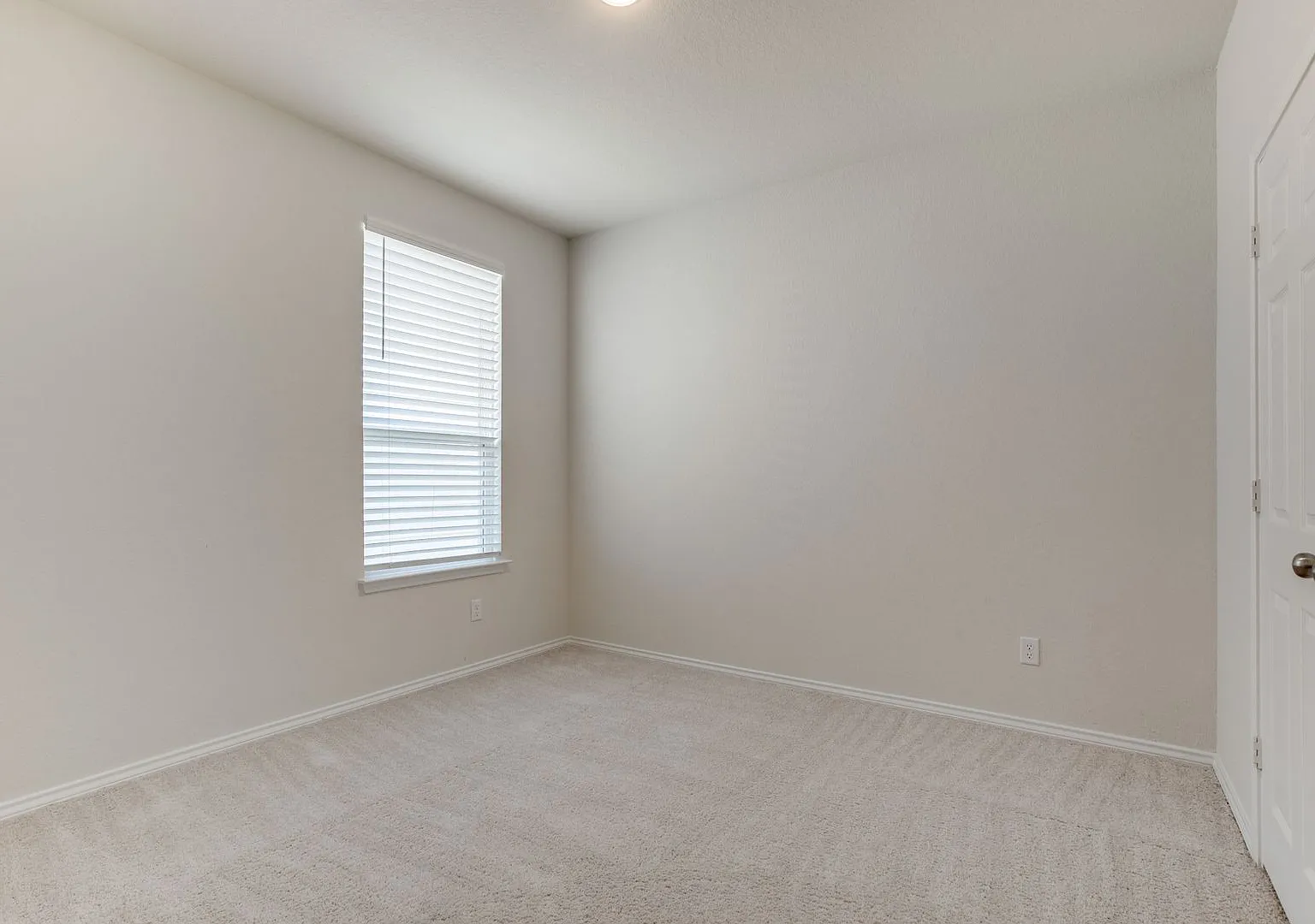 4 Bedroom/3 Bath Winding Brook Subdivision — Photo 4