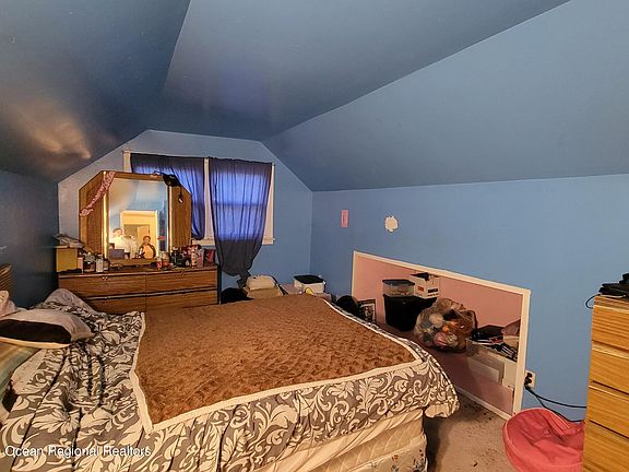 5th image of 233 James St