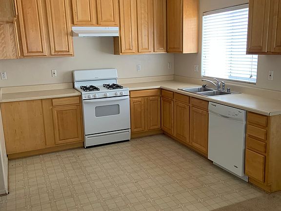 3rd image of 20802 Seine Ave Unit 1