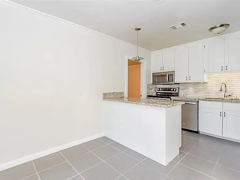 4230 W Broadway St — Photo 13