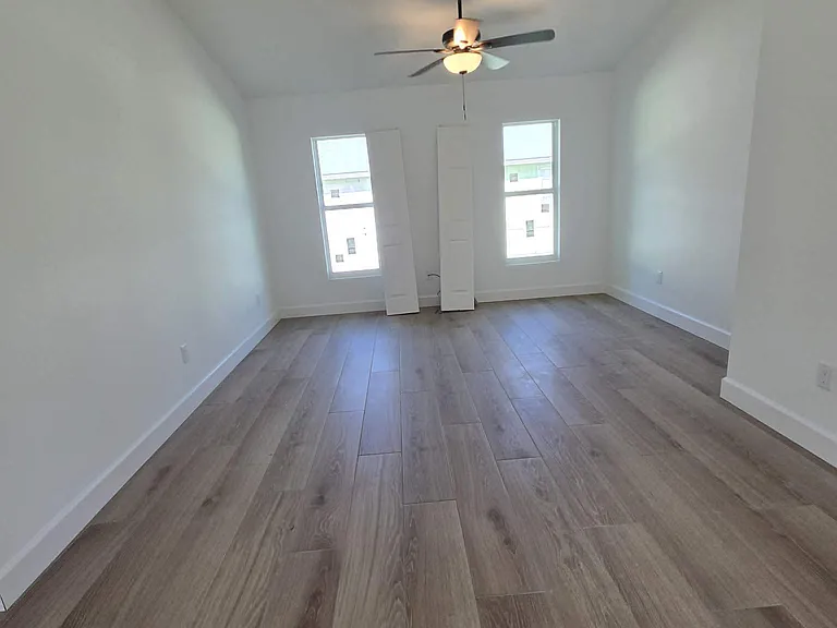 6125 7th Pl — Photo 3