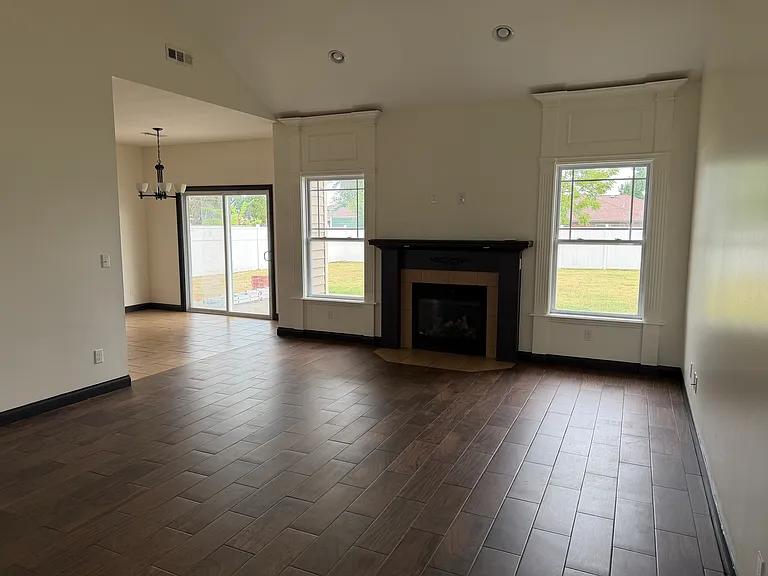 2427 Indiana Ave #1 — Photo 3