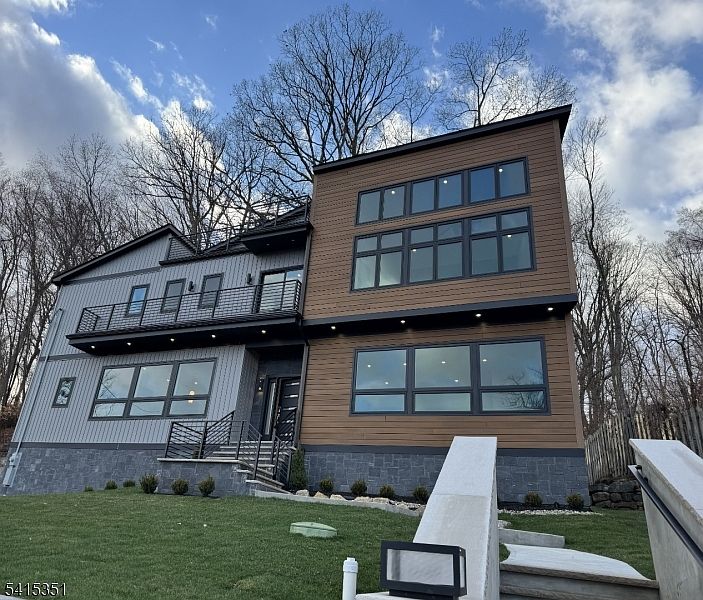 1st image of 301 Kingsland Rd