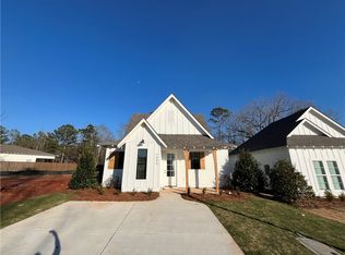 131 Woodland Ln, Opelika, AL 36801