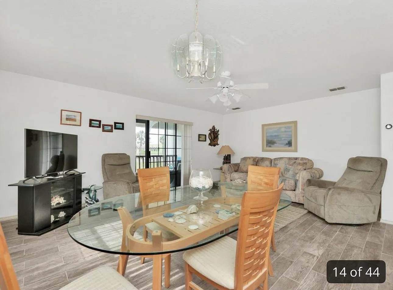 104 W Capricorn Dr — Photo 2