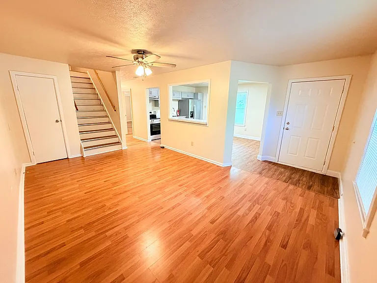 2035 N Graham Ave — Photo 3